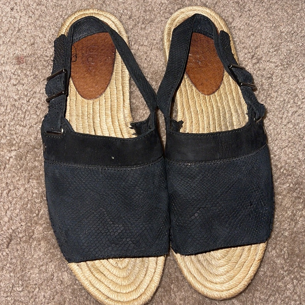 UGG platforms - Picture 2 of 3